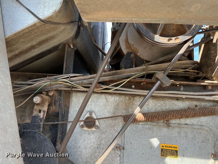 image for item HX9933 1977 Gleaner F2  combine