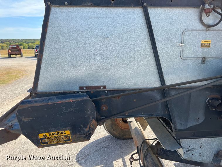 image for item HX9933 1977 Gleaner F2  combine