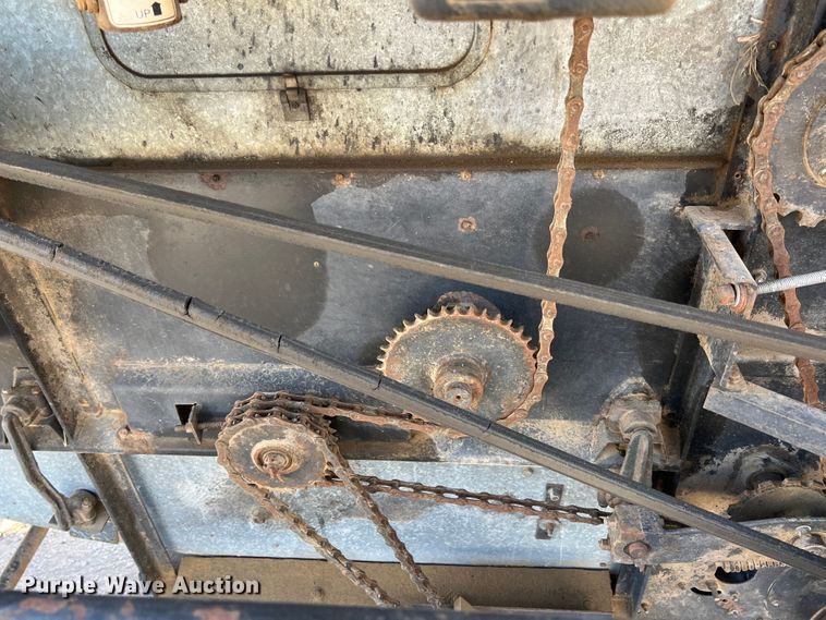 image for item HX9933 1977 Gleaner F2  combine