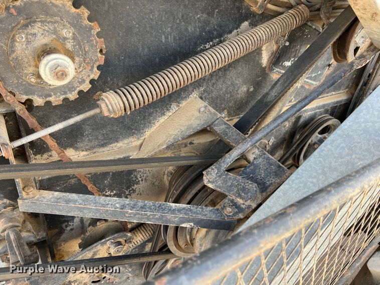 image for item HX9933 1977 Gleaner F2  combine