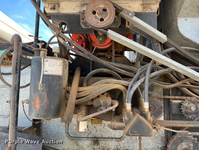 image for item HX9933 1977 Gleaner F2  combine