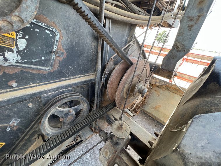 image for item HX9933 1977 Gleaner F2  combine