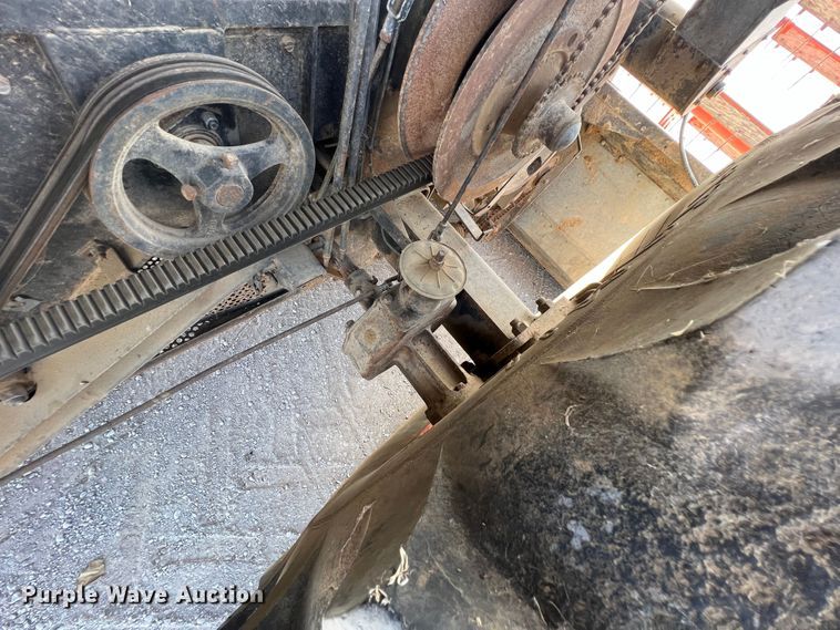 image for item HX9933 1977 Gleaner F2  combine