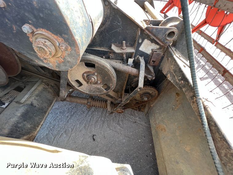 image for item HX9933 1977 Gleaner F2  combine