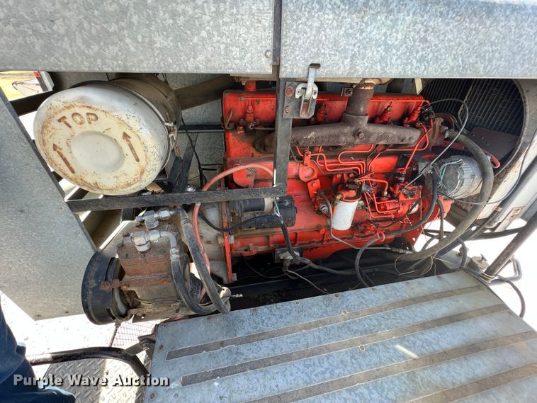 image for item HX9933 1977 Gleaner F2  combine