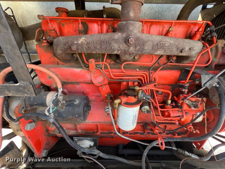 image for item HX9933 1977 Gleaner F2  combine