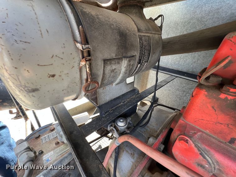 image for item HX9933 1977 Gleaner F2  combine