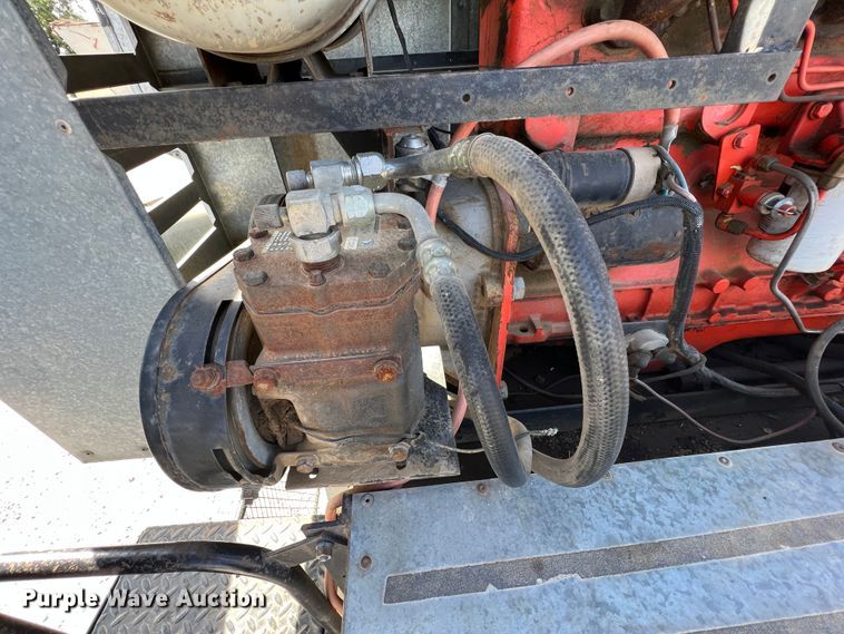 image for item HX9933 1977 Gleaner F2  combine