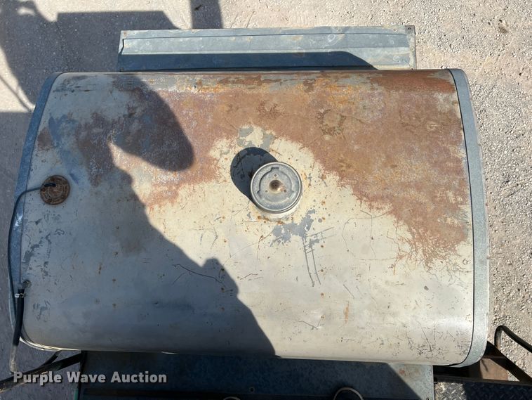 image for item HX9933 1977 Gleaner F2  combine