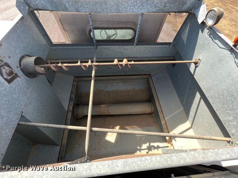 image for item HX9933 1977 Gleaner F2  combine