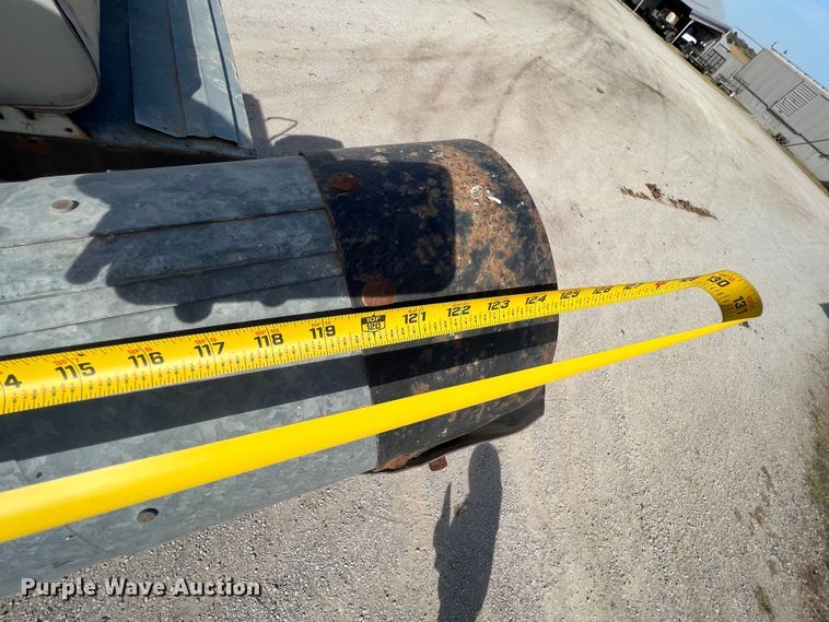 image for item HX9933 1977 Gleaner F2  combine