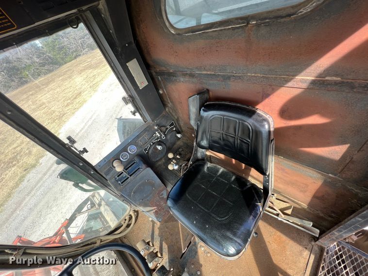 image for item HX9933 1977 Gleaner F2  combine