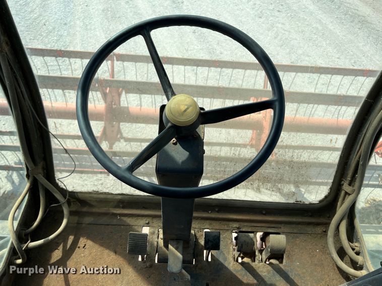 image for item HX9933 1977 Gleaner F2  combine