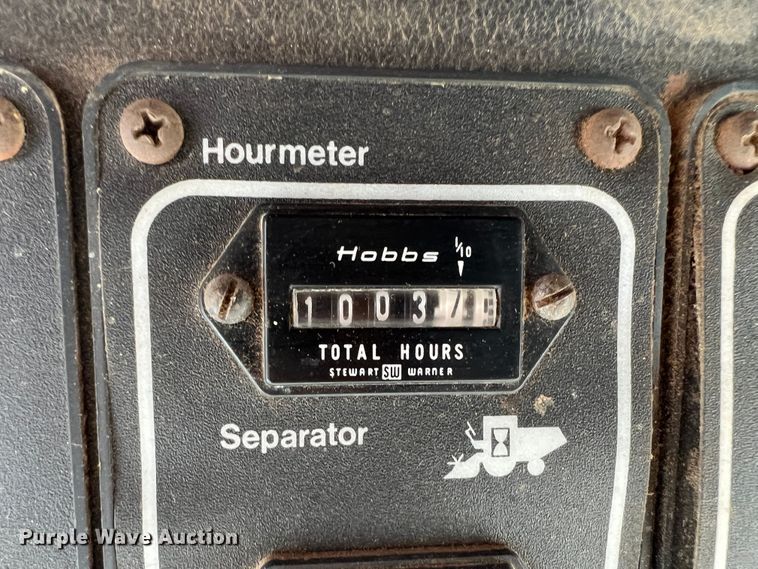 image for item HX9933 1977 Gleaner F2  combine