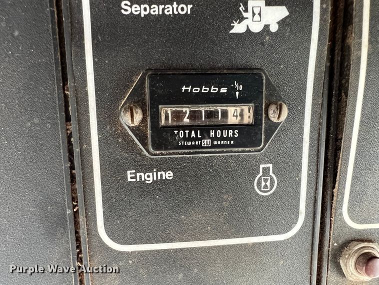 image for item HX9933 1977 Gleaner F2  combine