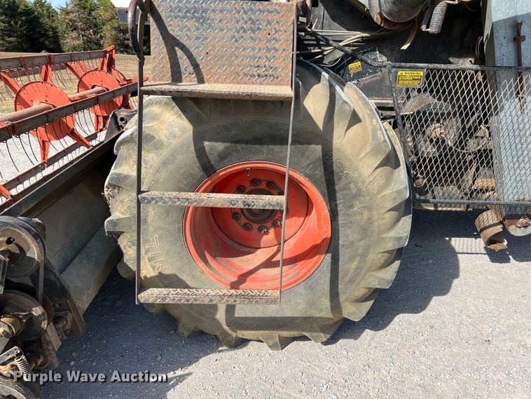 image for item HX9933 1977 Gleaner F2  combine