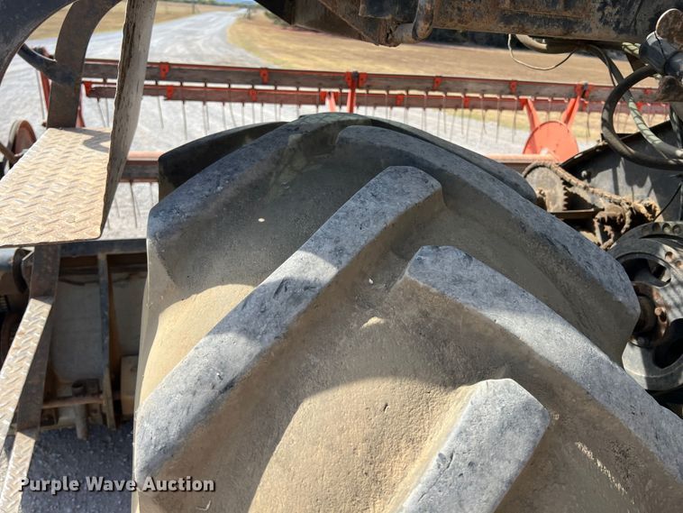 image for item HX9933 1977 Gleaner F2  combine