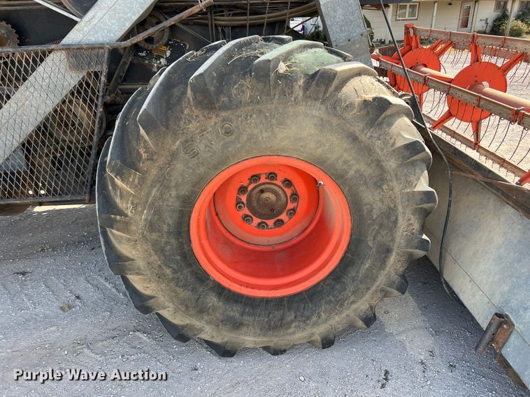 image for item HX9933 1977 Gleaner F2  combine