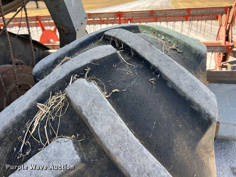 image for item HX9933 1977 Gleaner F2  combine