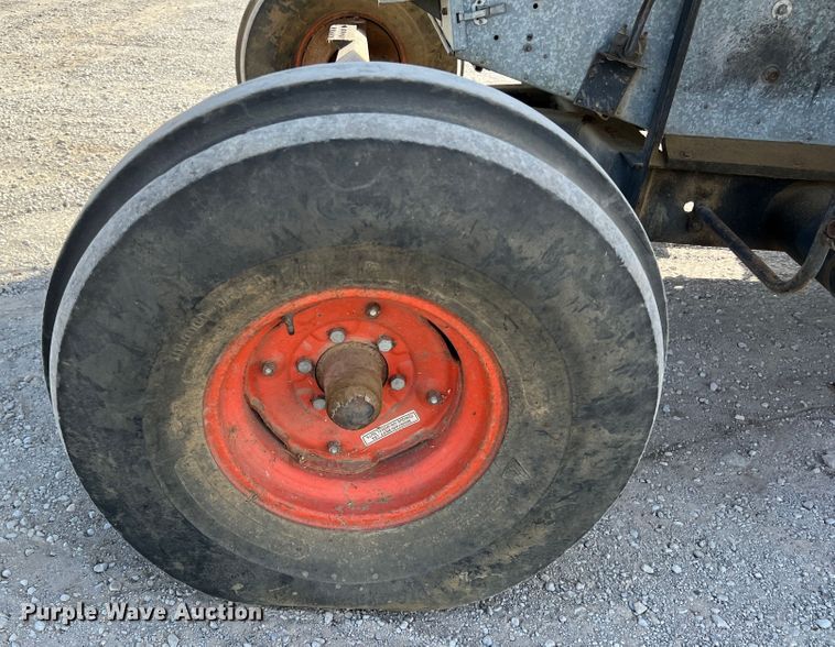 image for item HX9933 1977 Gleaner F2  combine