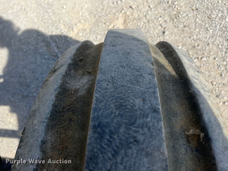 image for item HX9933 1977 Gleaner F2  combine