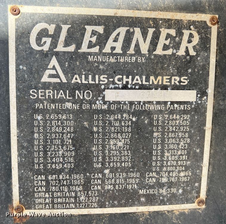 image for item HX9933 1977 Gleaner F2  combine