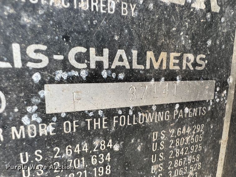 image for item HX9933 1977 Gleaner F2  combine