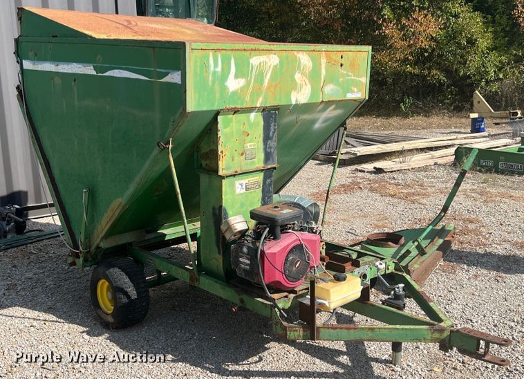 image for item HX9937 John Deere 162  lawn vacuum