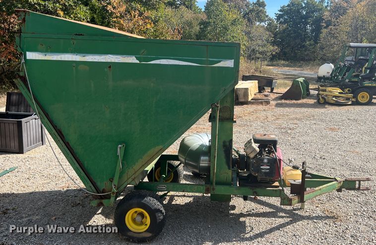 image for item HX9937 John Deere 162  lawn vacuum