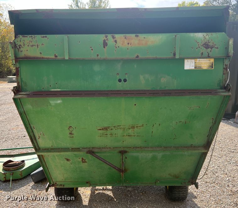 image for item HX9937 John Deere 162  lawn vacuum