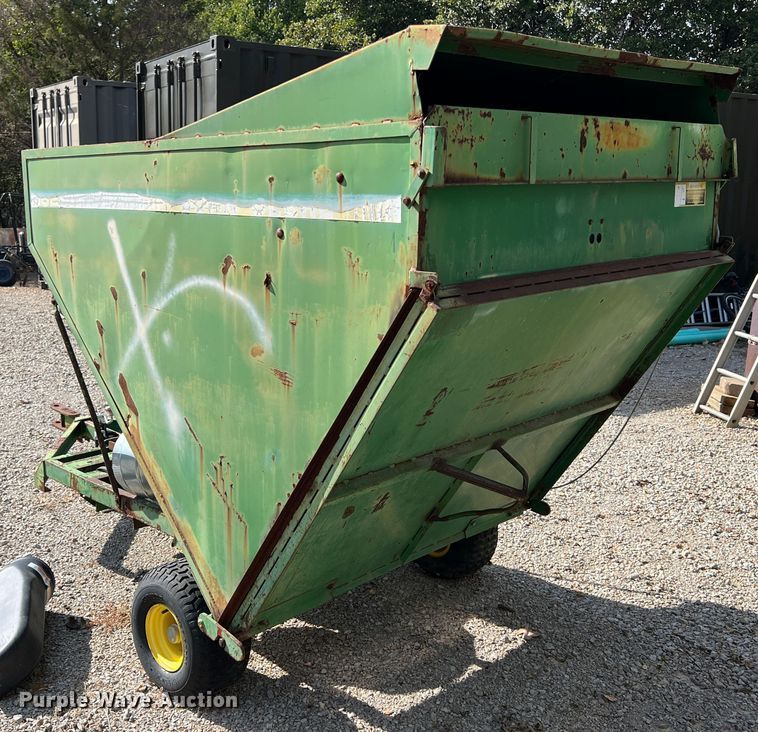 image for item HX9937 John Deere 162  lawn vacuum