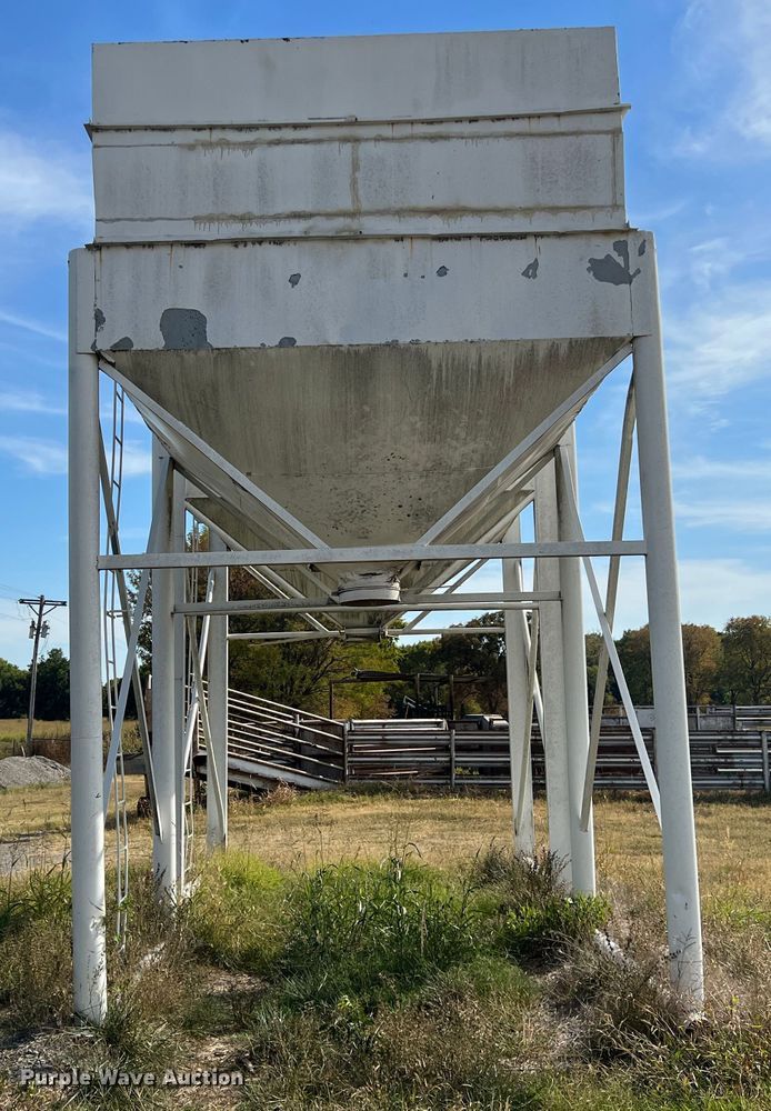 image for item HX9939 Feed Bin