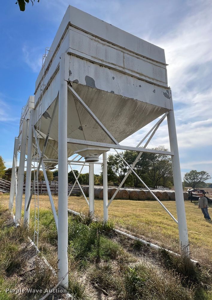 image for item HX9939 Feed Bin