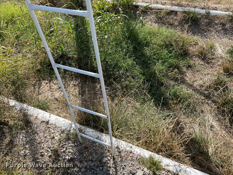 image for item HX9939 Feed Bin