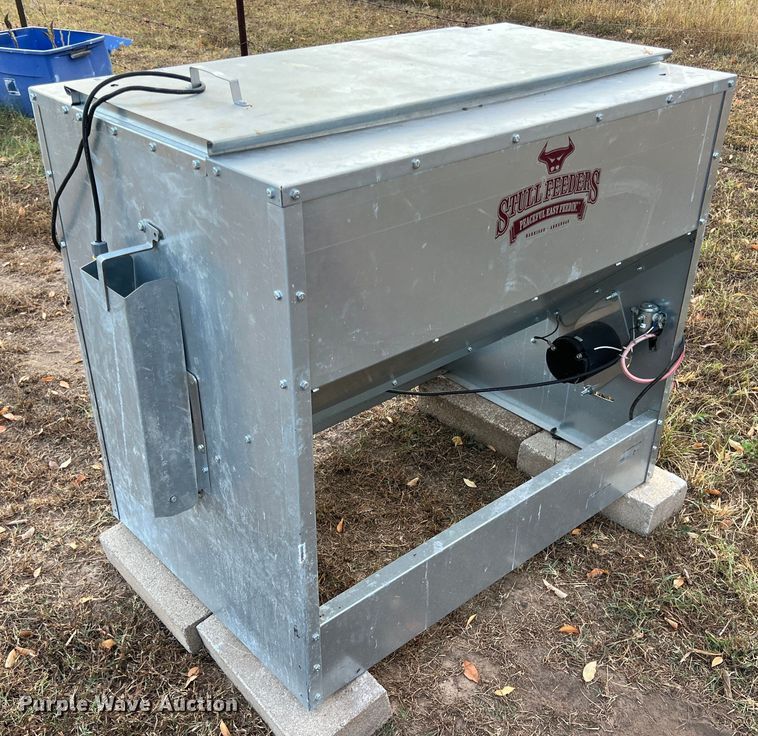 Stull Feeders cake feeder in Adair, OK Item HX9967 sold Purple Wave