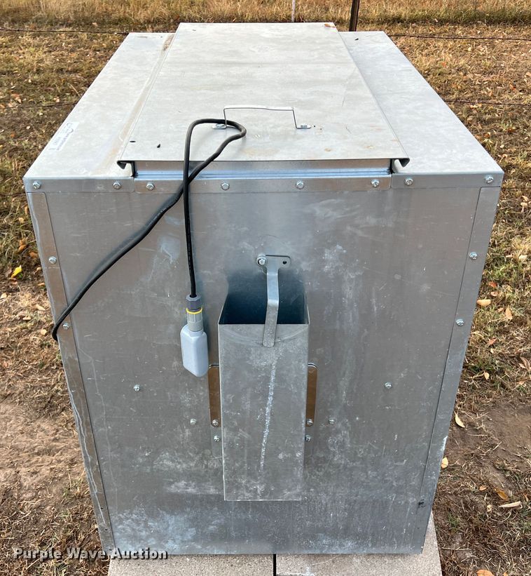 image for item HX9967 Stull Feeders  cake feeder