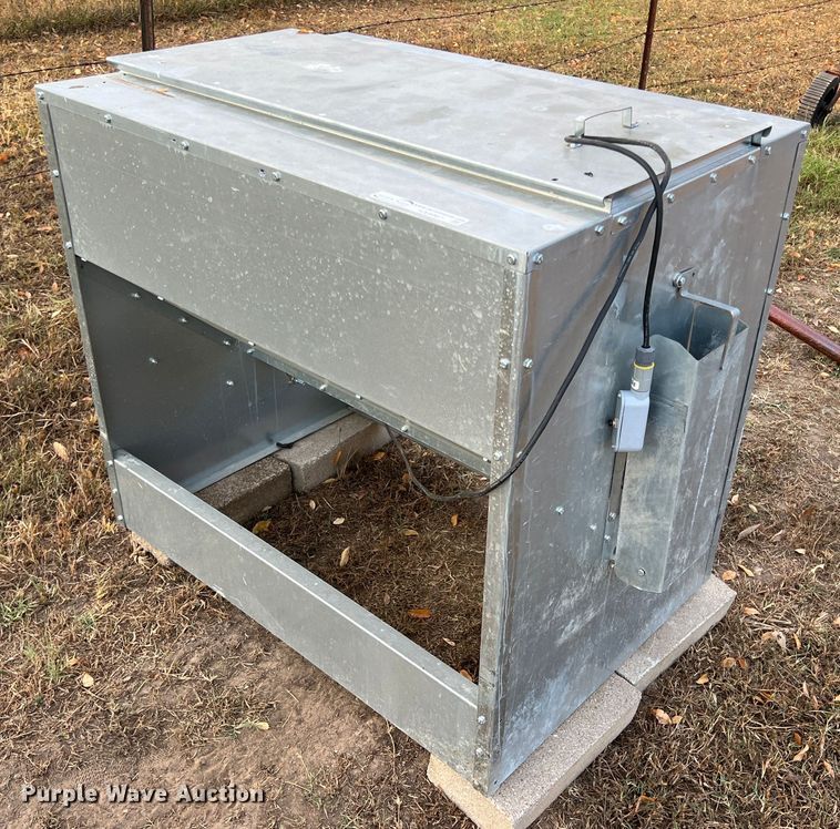 image for item HX9967 Stull Feeders  cake feeder