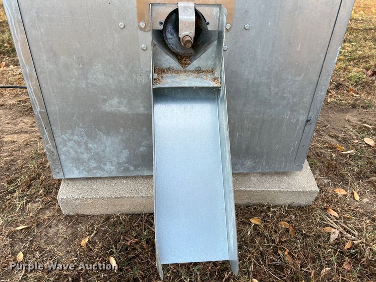 image for item HX9967 Stull Feeders  cake feeder