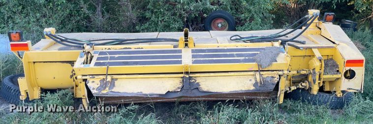 image for item JD9223 New Holland 750HD  windrower disc head