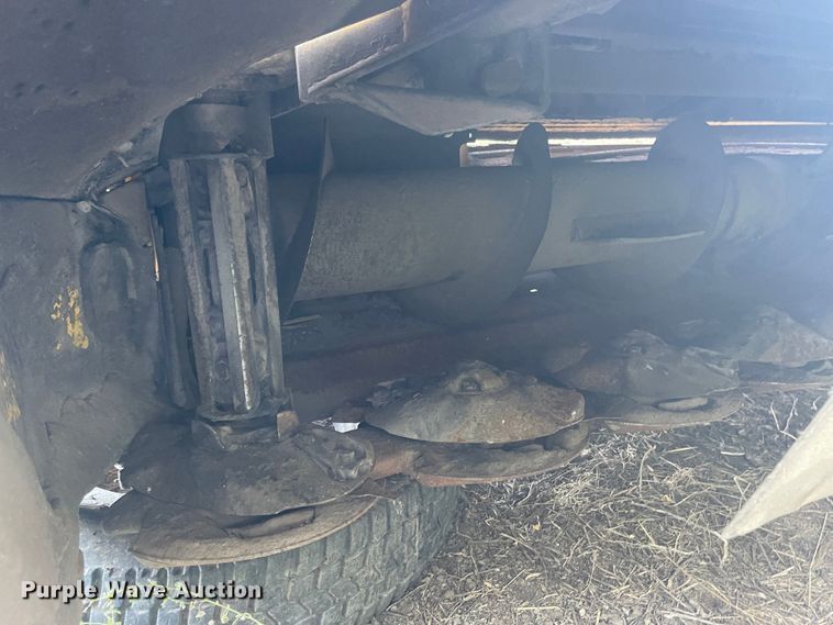 image for item JD9223 New Holland 750HD  windrower disc head