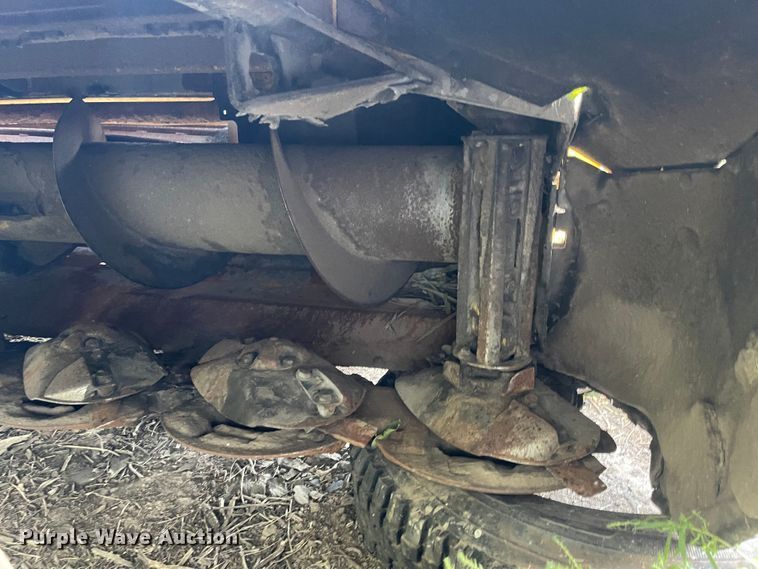 image for item JD9223 New Holland 750HD  windrower disc head