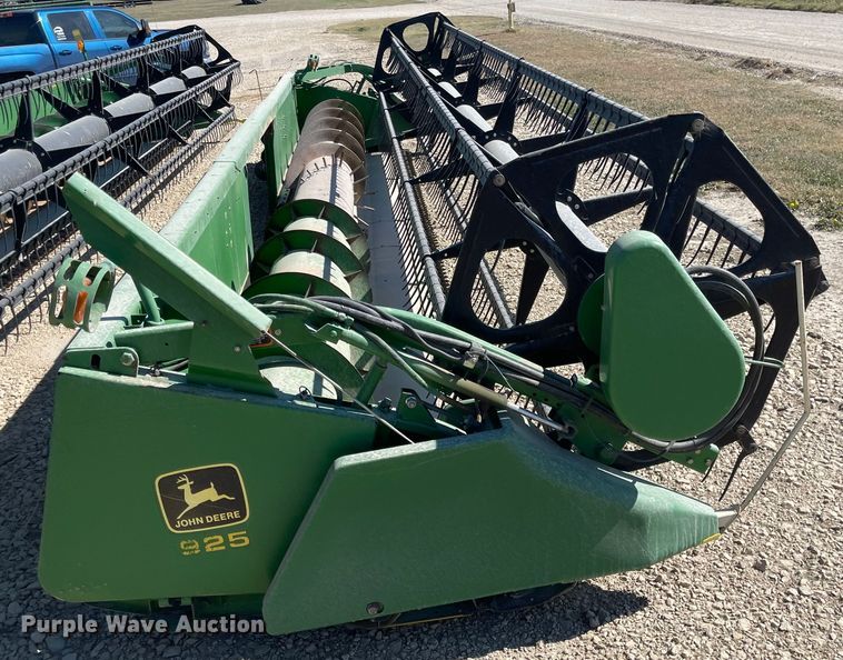 image for item JD9242 1998 John Deere 925  flex head