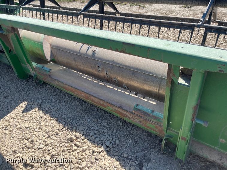 image for item JD9242 1998 John Deere 925  flex head