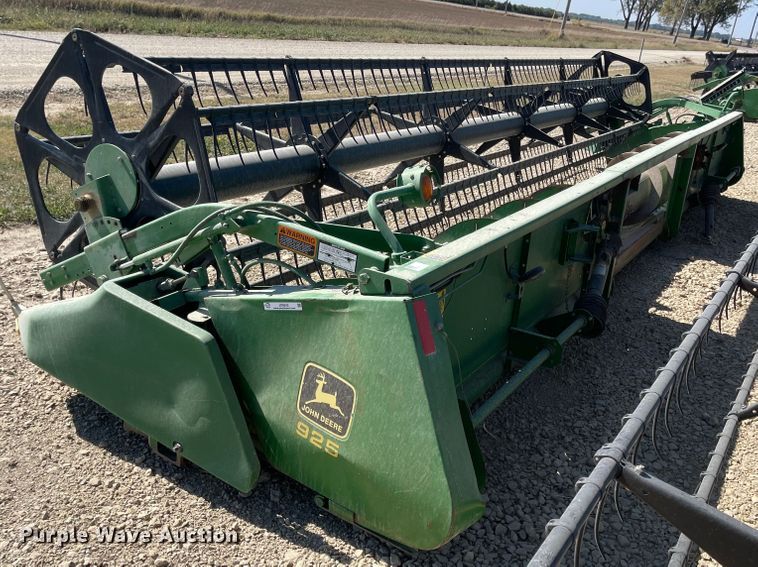 image for item JD9242 1998 John Deere 925  flex head