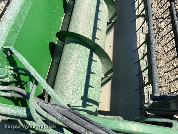 image for item JD9242 1998 John Deere 925  flex head