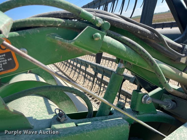 image for item JD9242 1998 John Deere 925  flex head