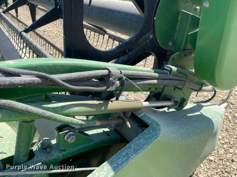 image for item JD9242 1998 John Deere 925  flex head