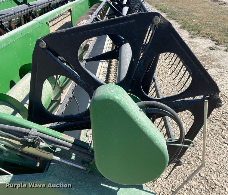 image for item JD9242 1998 John Deere 925  flex head