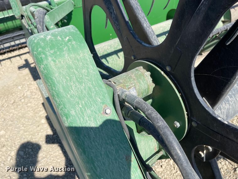 image for item JD9242 1998 John Deere 925  flex head