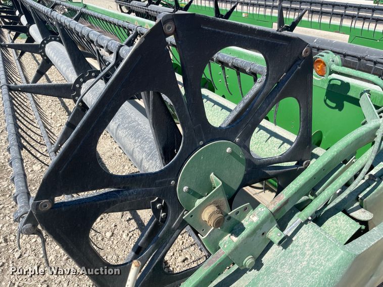 image for item JD9242 1998 John Deere 925  flex head